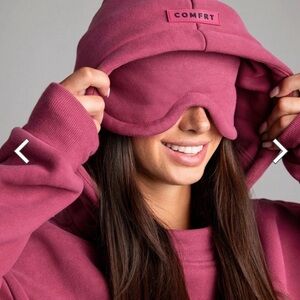 COMFRT Eye Mask Do Not Disturb DND Travel Hoodie Berry Size XS NWT